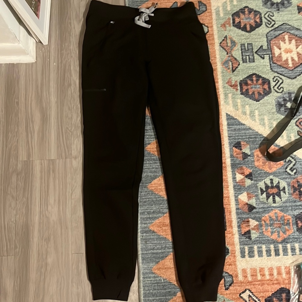 FIGS scrubs size small, black, Like New